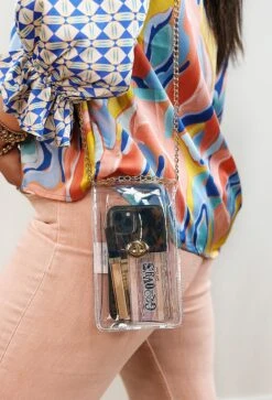 Ava Clear Phone Crossbody 5 Ava Clear Phone Crossbody -Modern Women Wear Ava Clear Crossbody purse 1