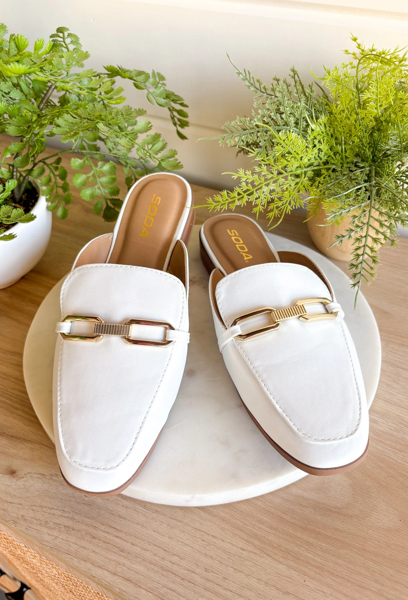 Eleanor White Mule