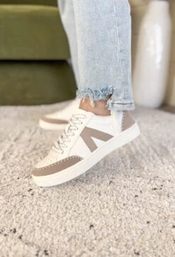 Itzia Stiched Sneaker