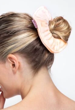 Kitsch Microfiber Towel Scrunchies In Sunset Tie Dye -Modern Women Wear Kitsch Microfiber Towel Scrunchies in Sunset Tie Dye1