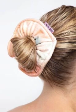 Kitsch Microfiber Towel Scrunchies In Sunset Tie Dye -Modern Women Wear Kitsch Microfiber Towel Scrunchies in Sunset Tie Dye3