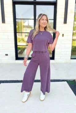 Z SUPPLY Sway Cropped Tee In Cocoa Berry -Modern Women Wear WEB zsupplyswaycroppedteeincocoaberry2