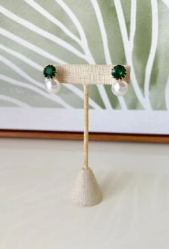 Sparkle Avenue Pearl Earrings In Emerald
